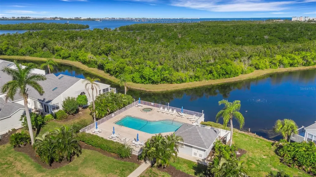1233 Spoonbill Landings Circle Bradenton FL 34209