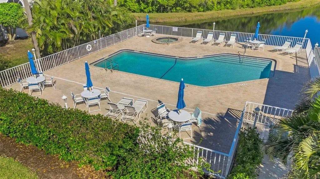 1233 Spoonbill Landings Circle Bradenton FL 34209