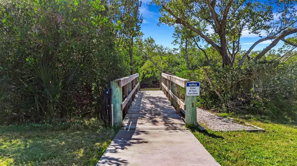 1233 Spoonbill Landings Circle Bradenton FL 34209