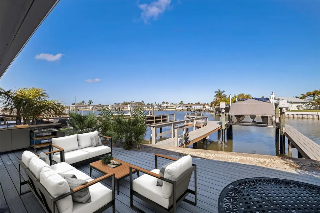 403 Boca Ciega Point Boulevard N St Petersburg FL 33708
