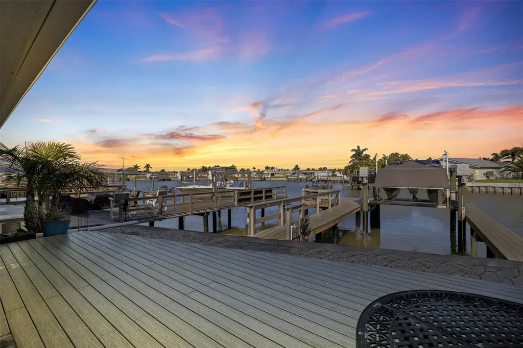 403 Boca Ciega Point Boulevard N St Petersburg FL 33708