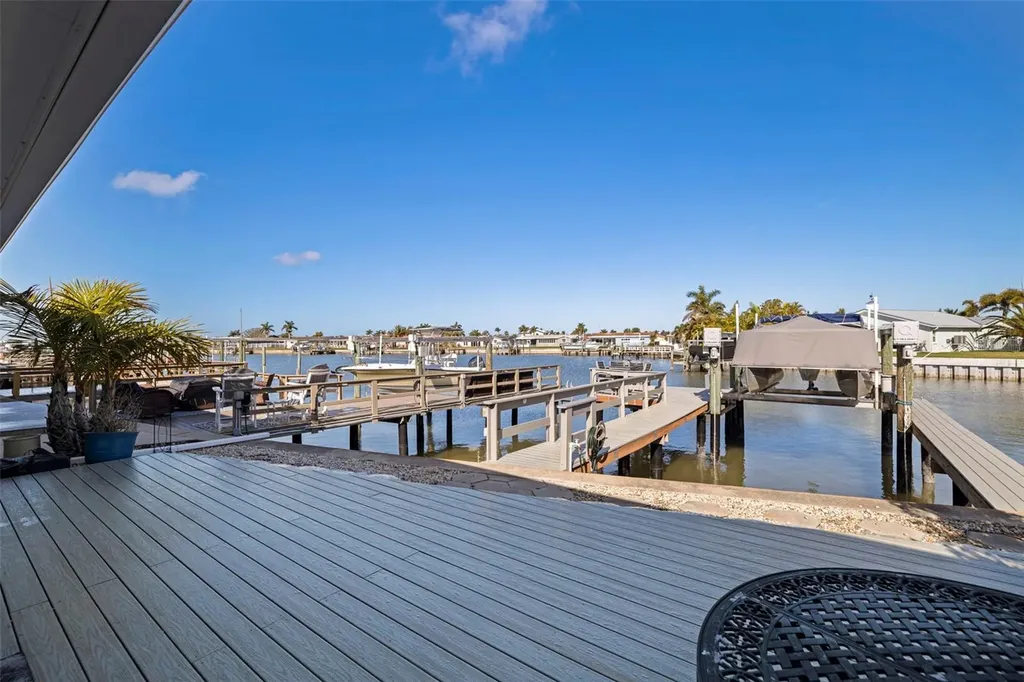 403 Boca Ciega Point Boulevard N St Petersburg FL 33708