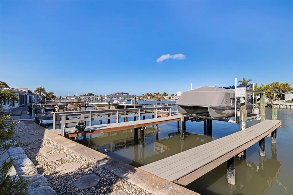403 Boca Ciega Point Boulevard N St Petersburg FL 33708