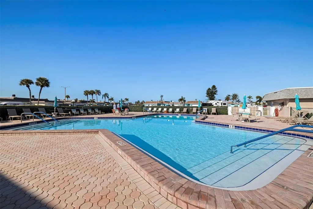 403 Boca Ciega Point Boulevard N St Petersburg FL 33708