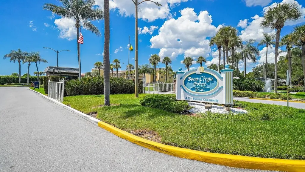 403 Boca Ciega Point Boulevard N St Petersburg FL 33708
