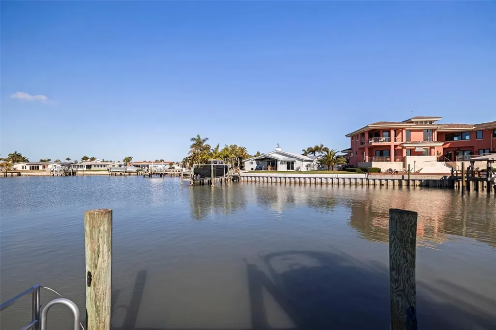 403 Boca Ciega Point Boulevard N St Petersburg FL 33708