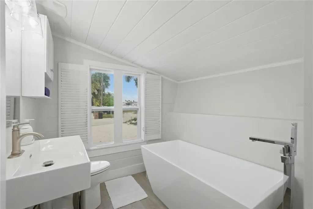 15424 2nd Street E Madeira Beach FL 33708