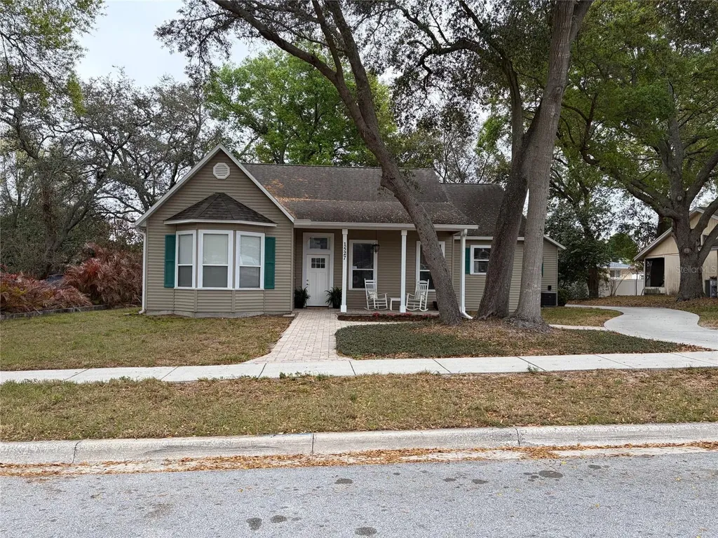 1527 Dess Drive Orlando FL 32818