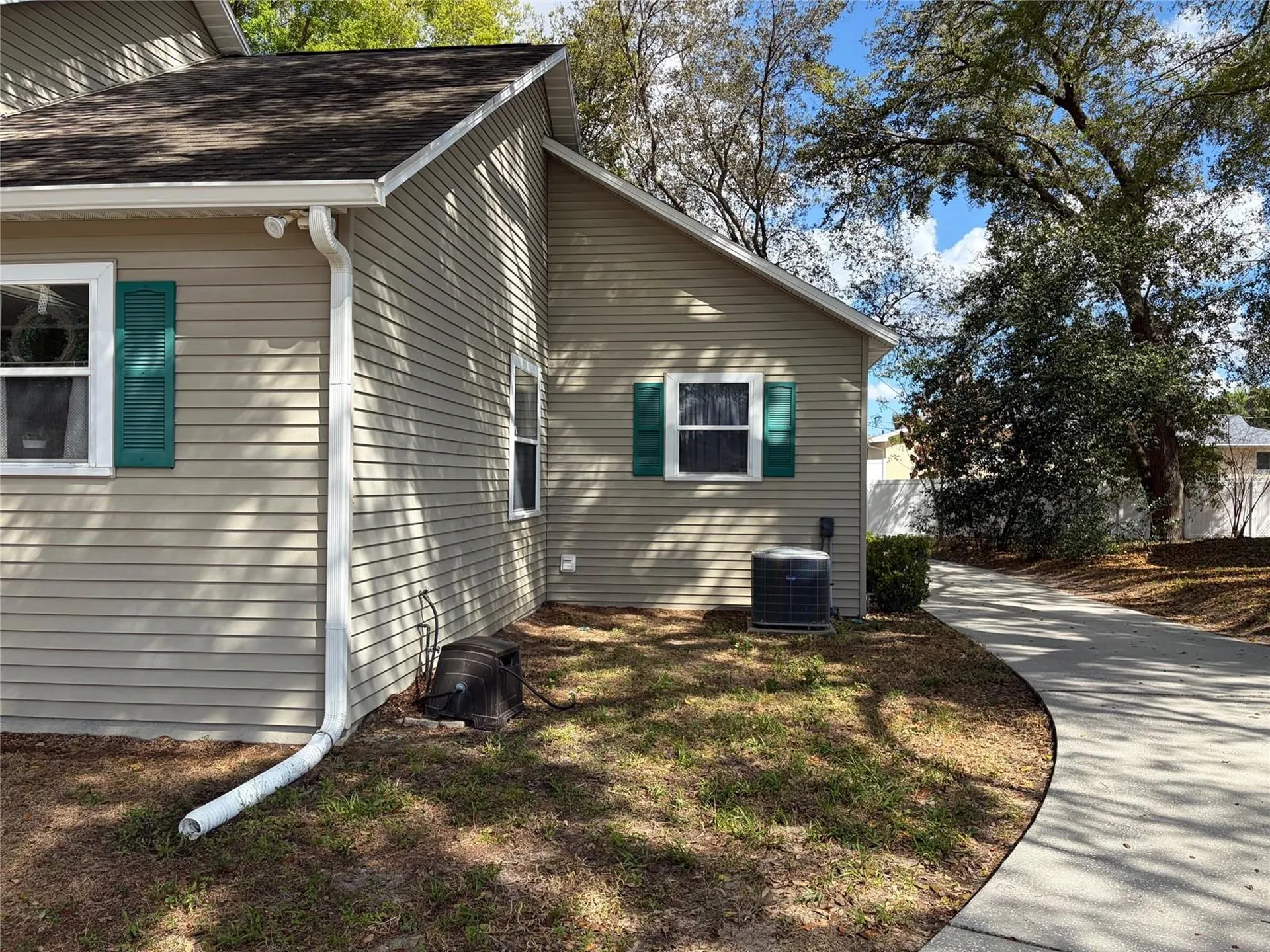1527 Dess Drive Orlando FL 32818