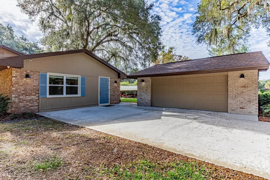 3272 Majestic Oak Drive St Cloud FL 34771