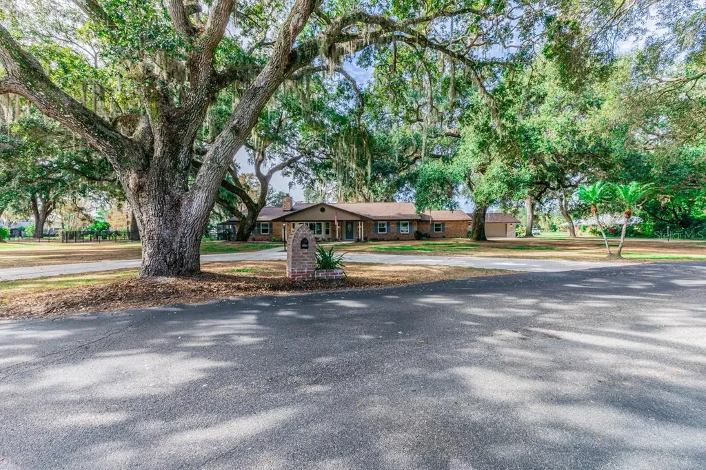 3272 Majestic Oak Drive St Cloud FL 34771