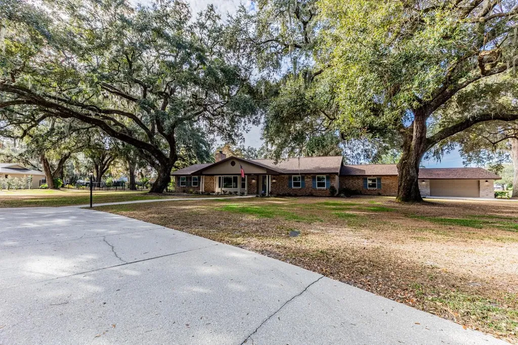 3272 Majestic Oak Drive St Cloud FL 34771