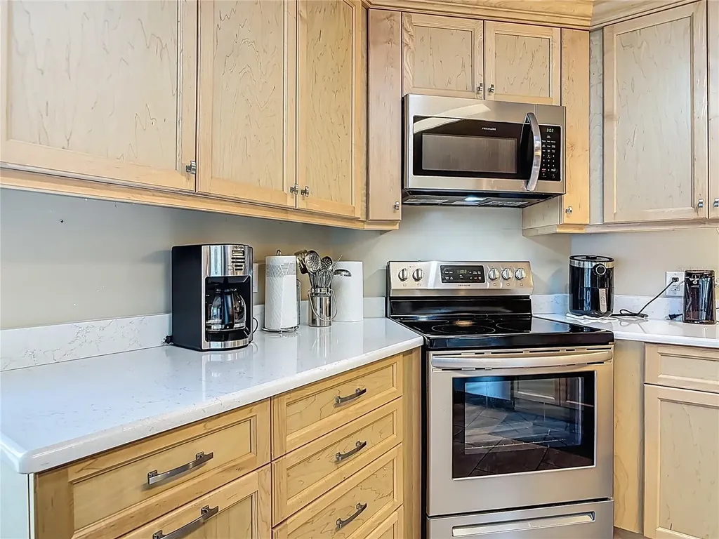 104 Admiral Lane Debary FL 32713