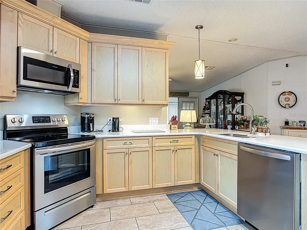 104 Admiral Lane Debary FL 32713