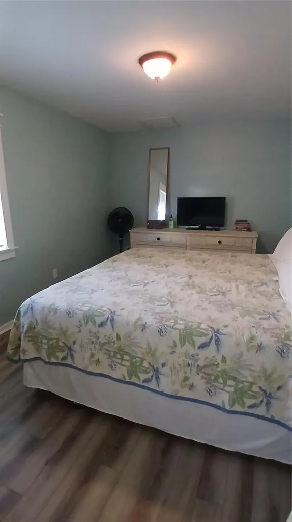 542 Division Street Tarpon Springs FL 34689