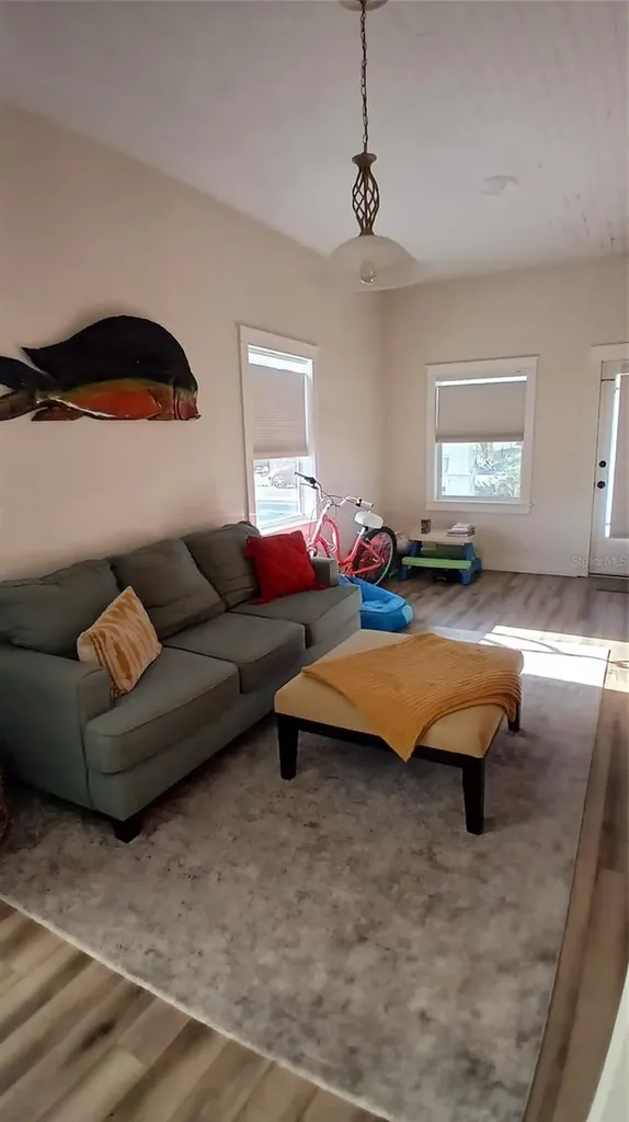 542 Division Street Tarpon Springs FL 34689