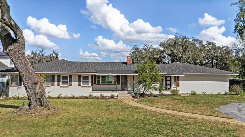 4019 Moores Lake Road Dover FL 33527