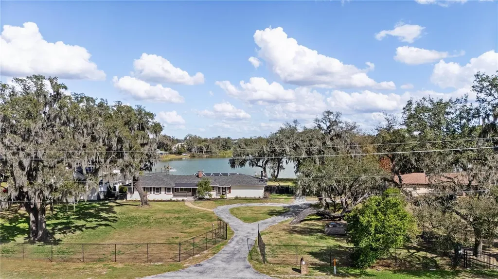 4019 Moores Lake Road Dover FL 33527