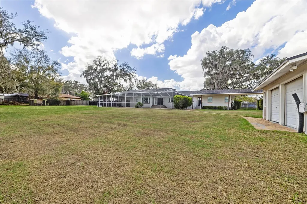 4019 Moores Lake Road Dover FL 33527