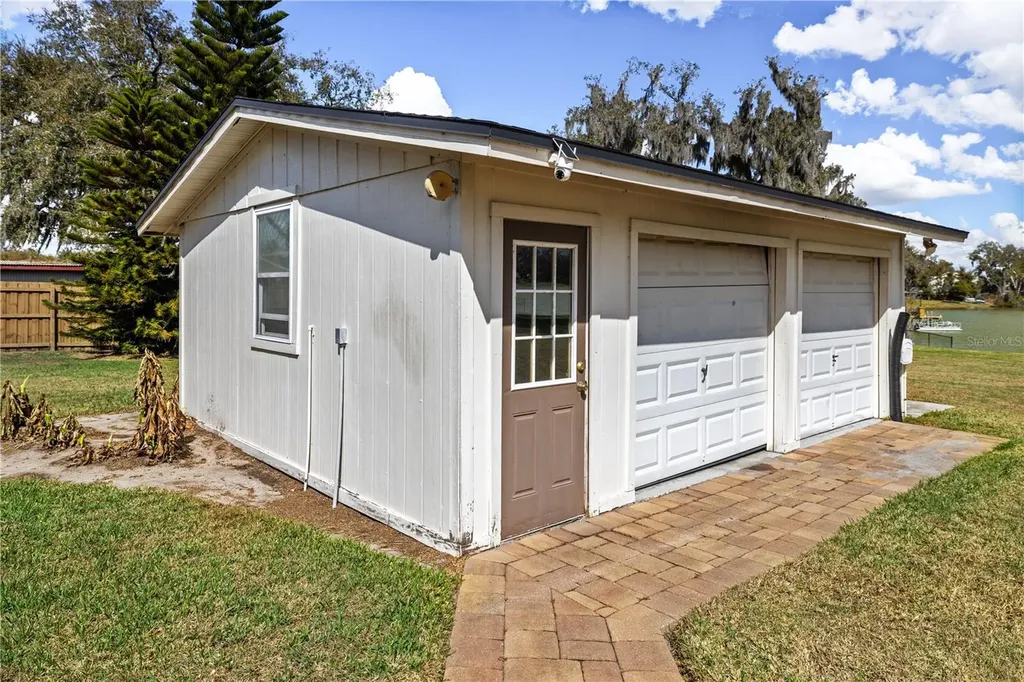 4019 Moores Lake Road Dover FL 33527