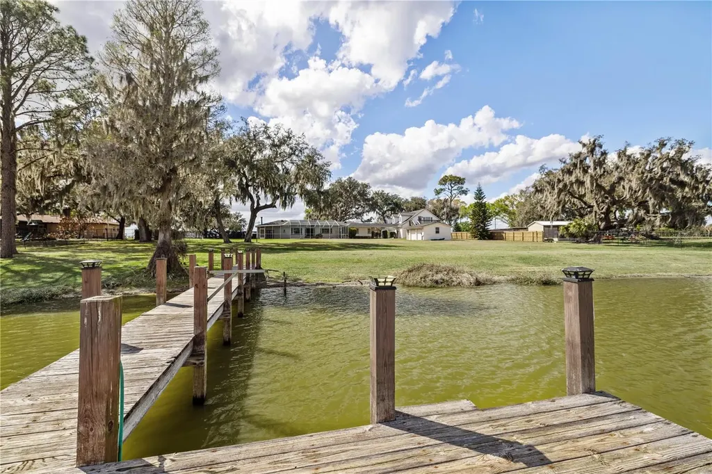 4019 Moores Lake Road Dover FL 33527