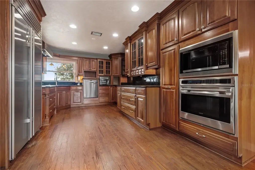 4019 Moores Lake Road Dover FL 33527