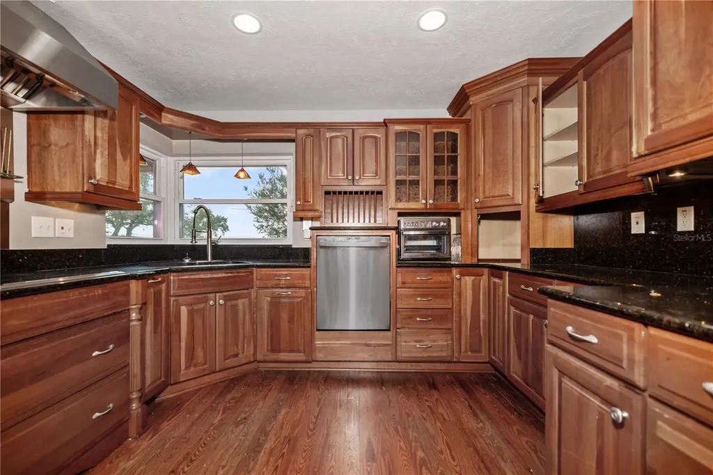 4019 Moores Lake Road Dover FL 33527