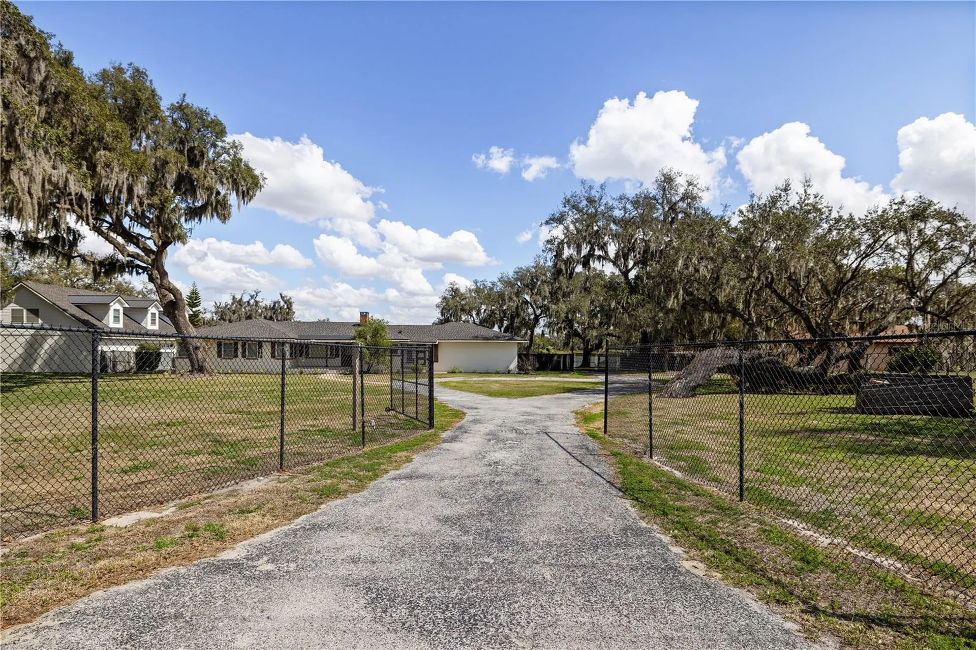 4019 Moores Lake Road Dover FL 33527