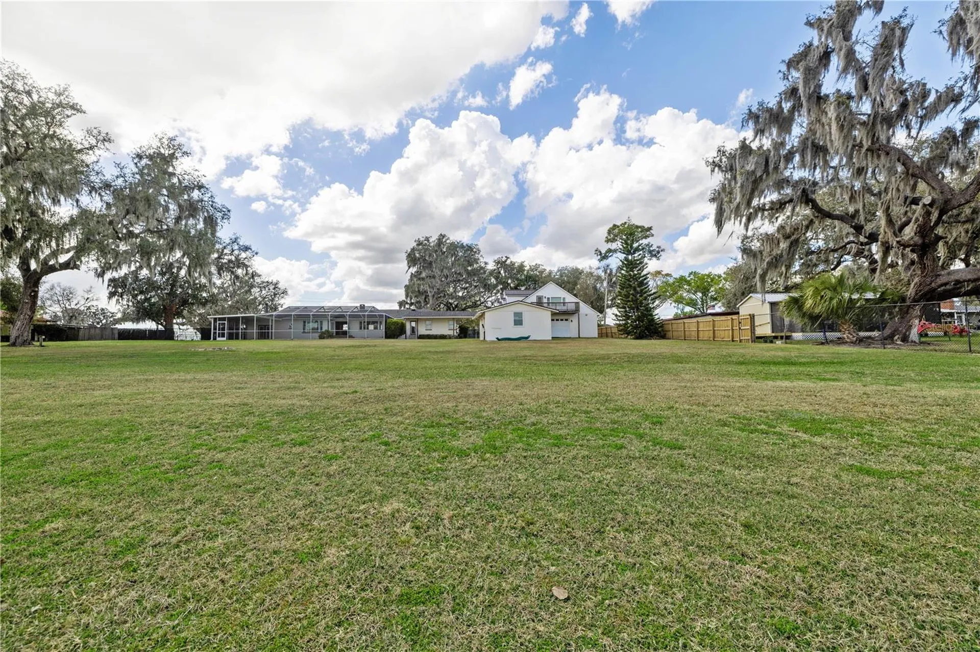 4019 Moores Lake Road Dover FL 33527