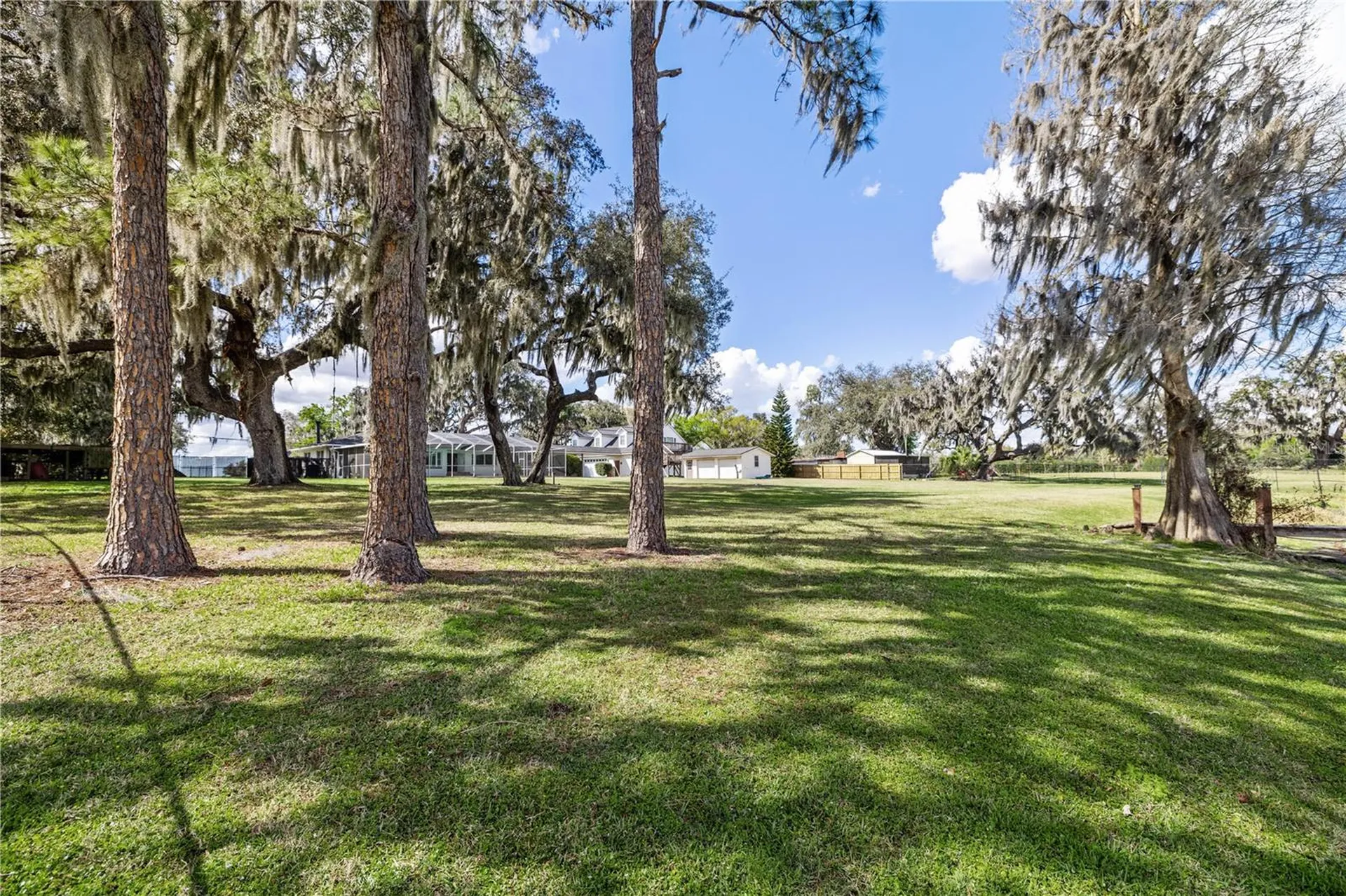4019 Moores Lake Road Dover FL 33527