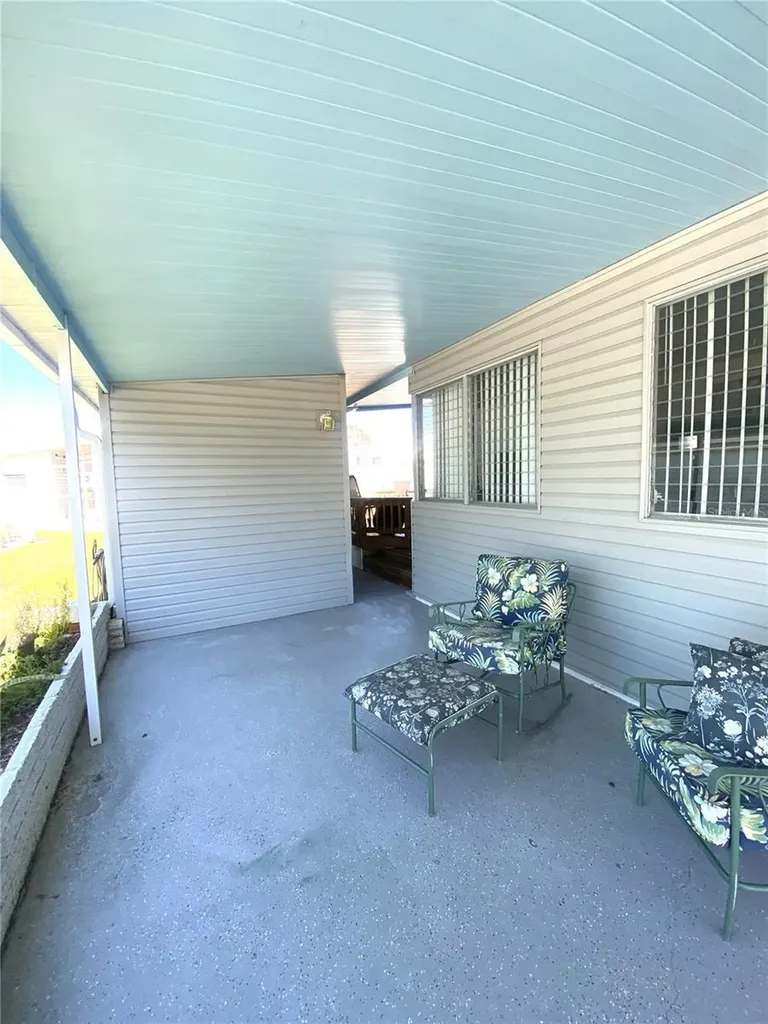 2207 69th Avenue W Bradenton FL 34207