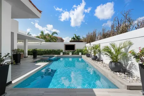 313 Camino Los Cedros Dorado PR 00646