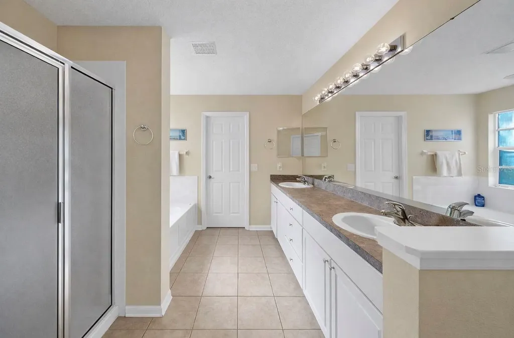 16226 Bridgewalk Drive Lithia FL 33547