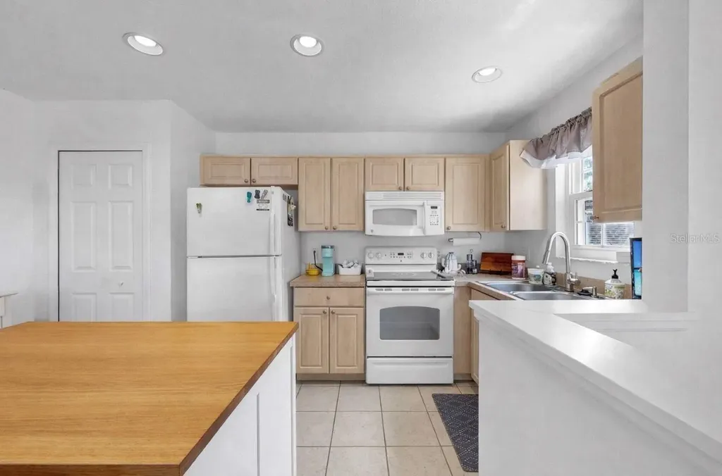 16226 Bridgewalk Drive Lithia FL 33547