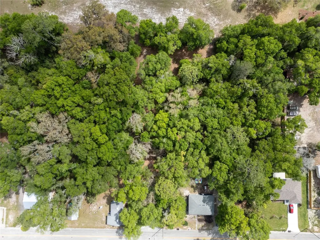 E Hubbard Avenue Deland FL 32724