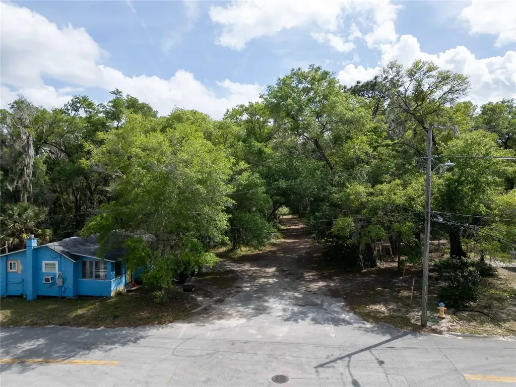 E Hubbard Avenue Deland FL 32724