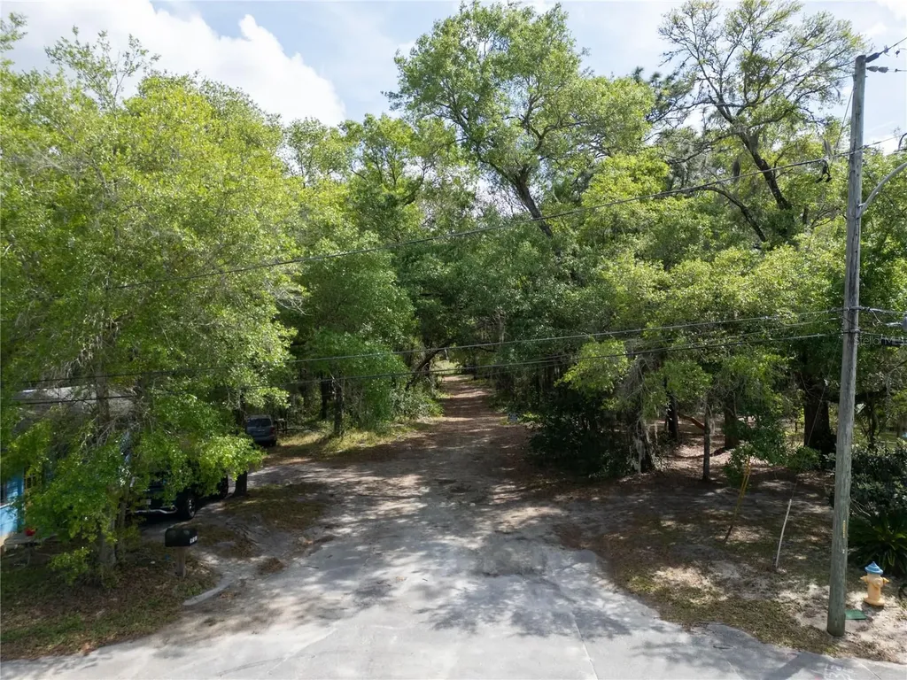 E Hubbard Avenue Deland FL 32724