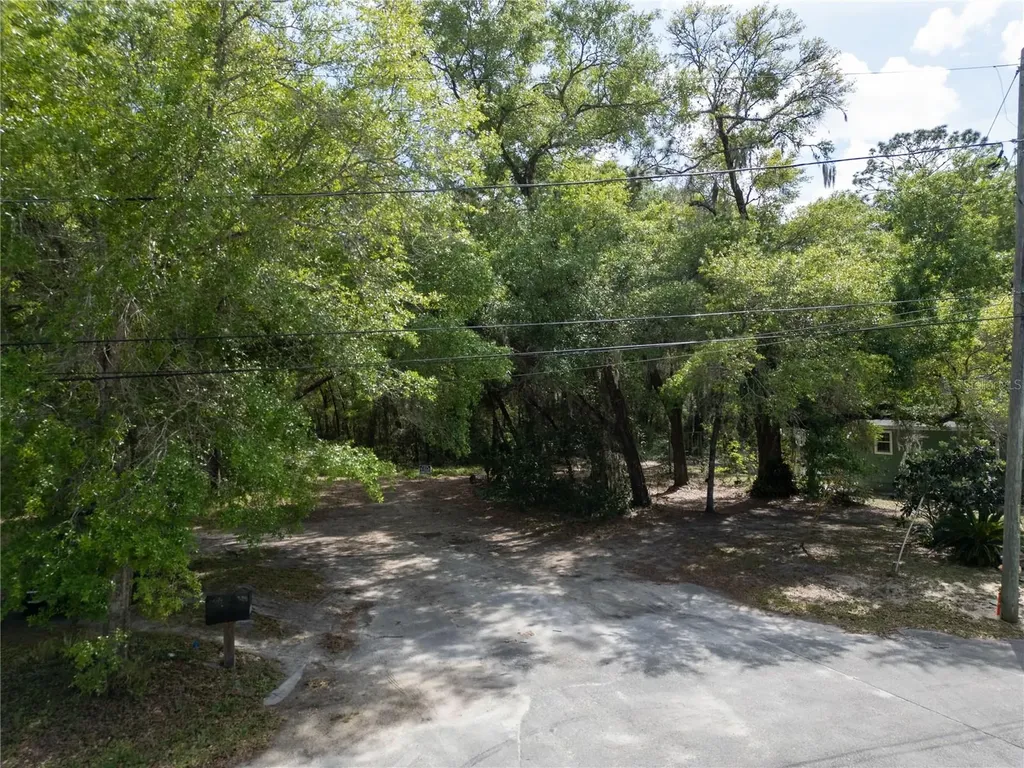 E Hubbard Avenue Deland FL 32724