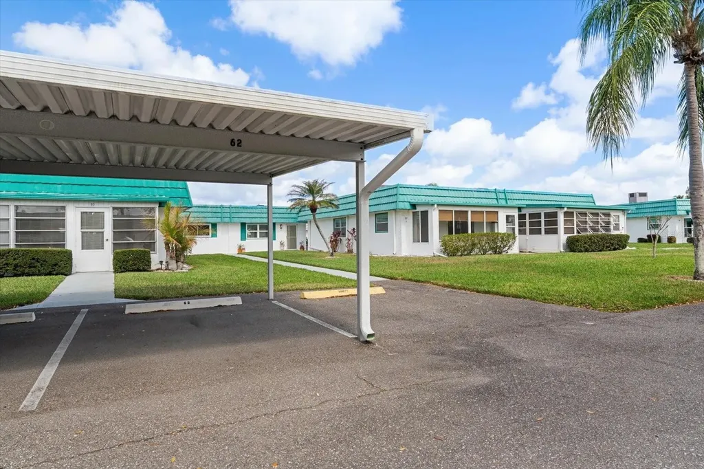 205 Kings Boulevard Sun City Center FL 33573