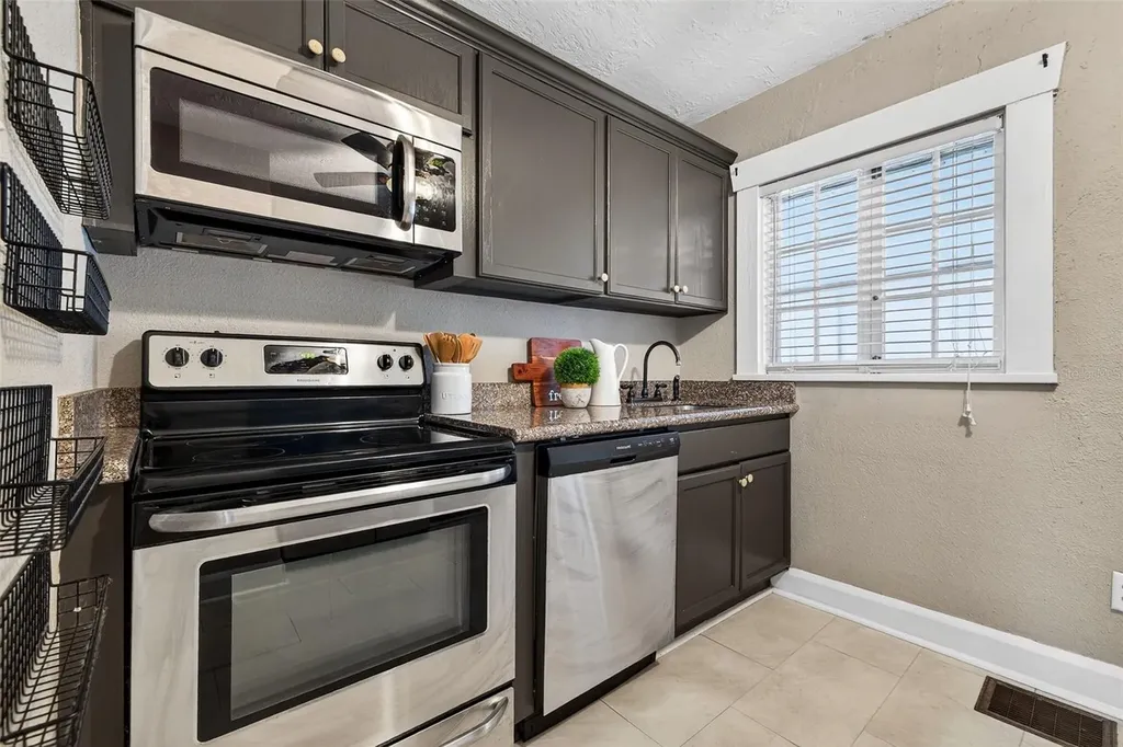 2825 3rd Avenue N St Petersburg FL 33713