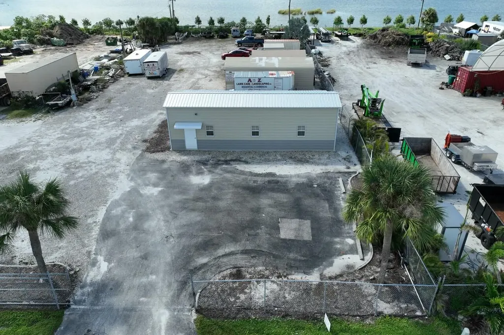2820 Avenue Of The Americas Englewood FL 34224