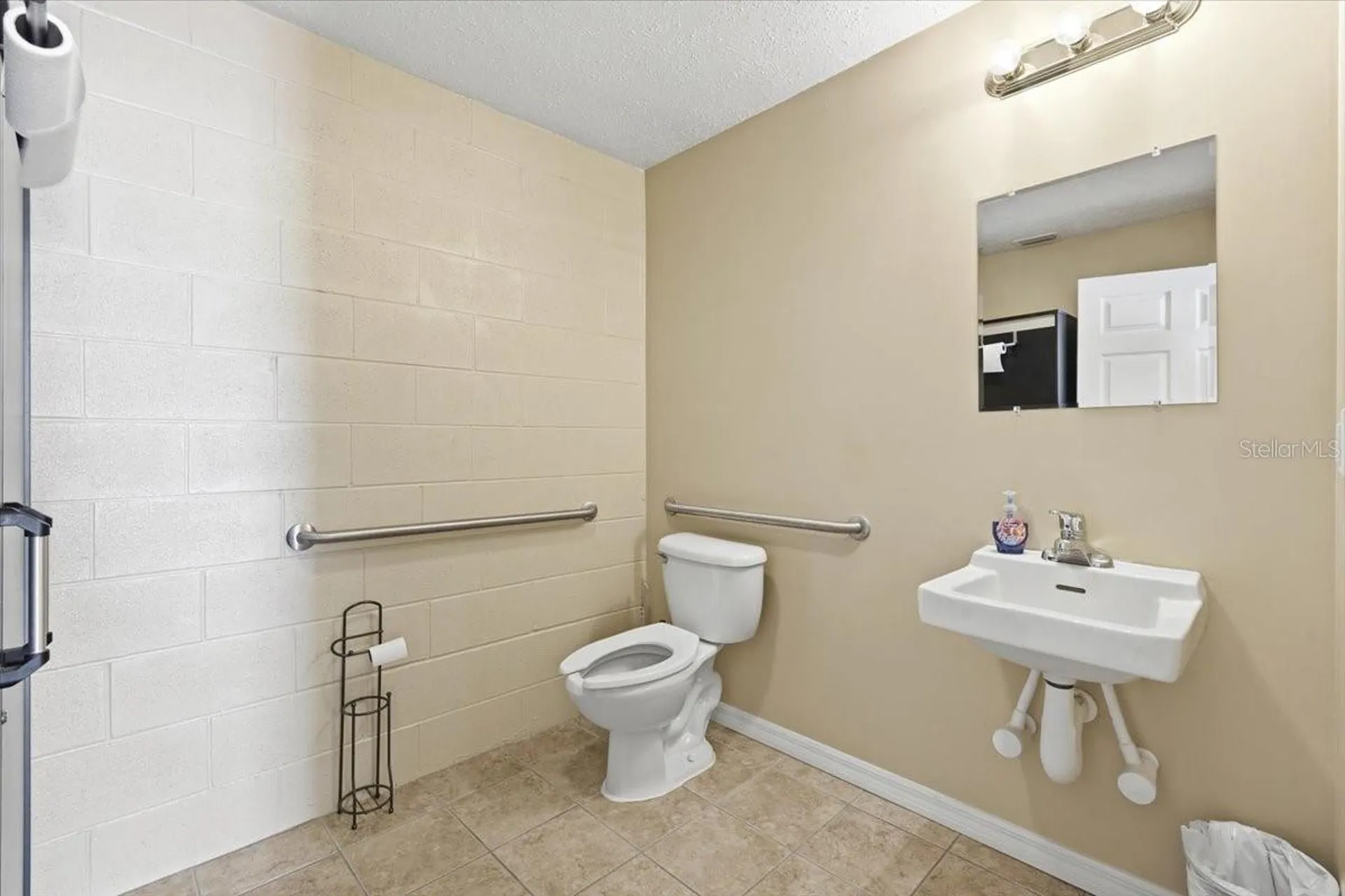 1220 Biscayne Boulevard Deland FL 32724