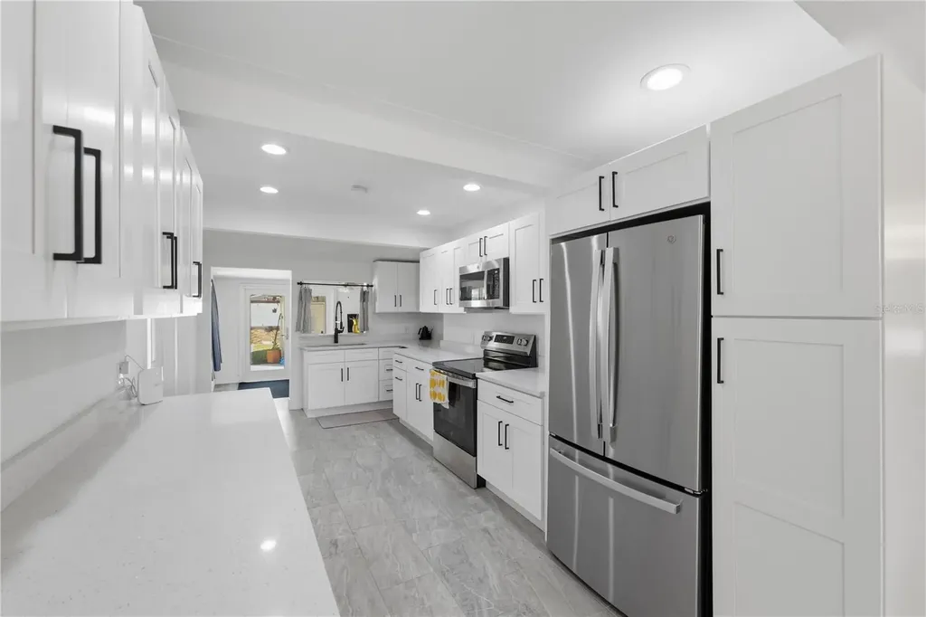 733 61st Avenue NE St Petersburg FL 33703