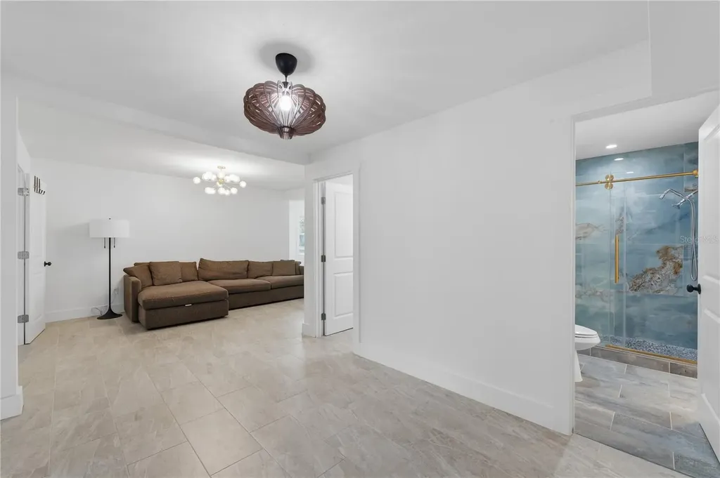 733 61st Avenue NE St Petersburg FL 33703
