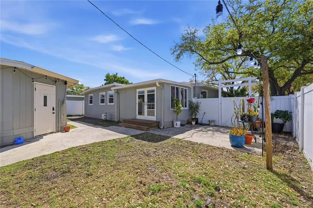733 61st Avenue NE St Petersburg FL 33703