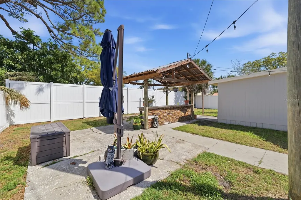733 61st Avenue NE St Petersburg FL 33703