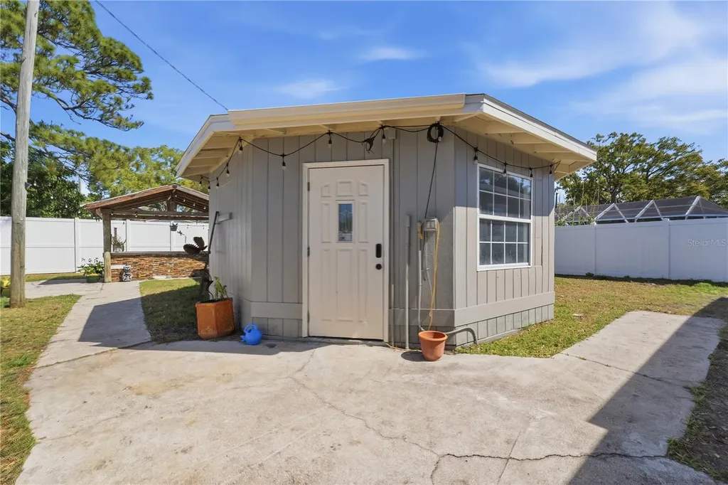 733 61st Avenue NE St Petersburg FL 33703