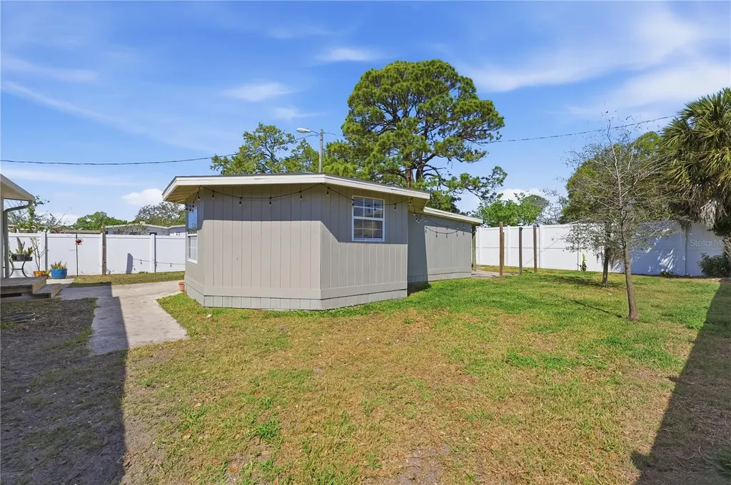 733 61st Avenue NE St Petersburg FL 33703