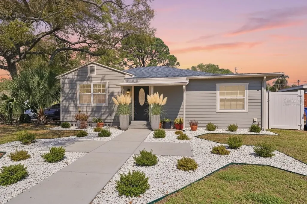 733 61st Avenue NE St Petersburg FL 33703