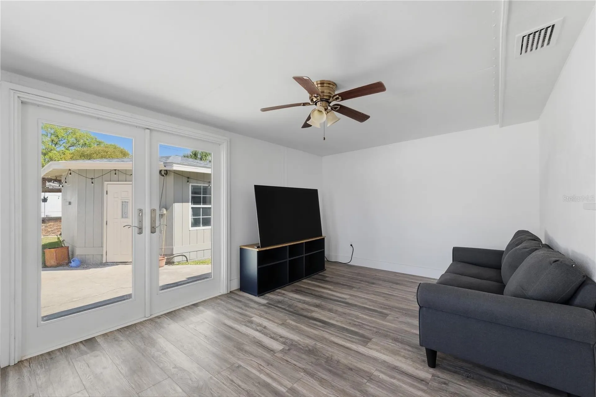 733 61st Avenue NE St Petersburg FL 33703